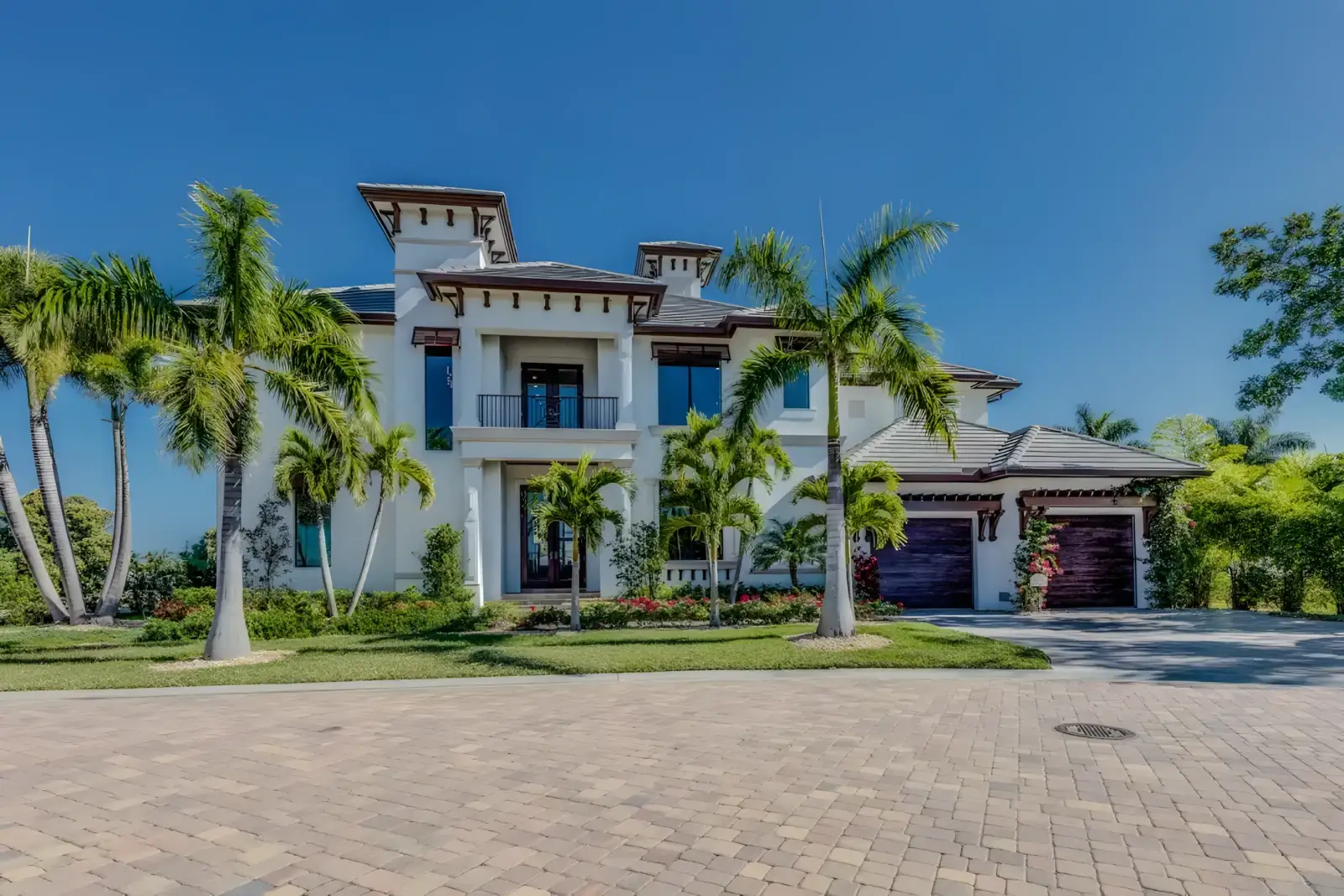 Paver driveway at a luxury Tampa home